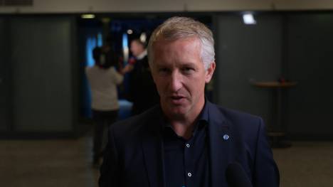 Frank Baumann, neuer Sportvorstand des FC Schalke 04, spricht über seine Motivation, die neue Aufgabe auf Schalke aufzunehmen und vergleicht den Klub mit seinem ehemaligen Arbeitgeber Werder Bremen.