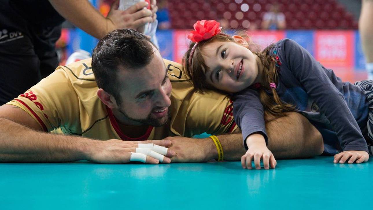 Die damals acht Jahre alte Leana Grozer mit ihrem Vater bei der EM 2015