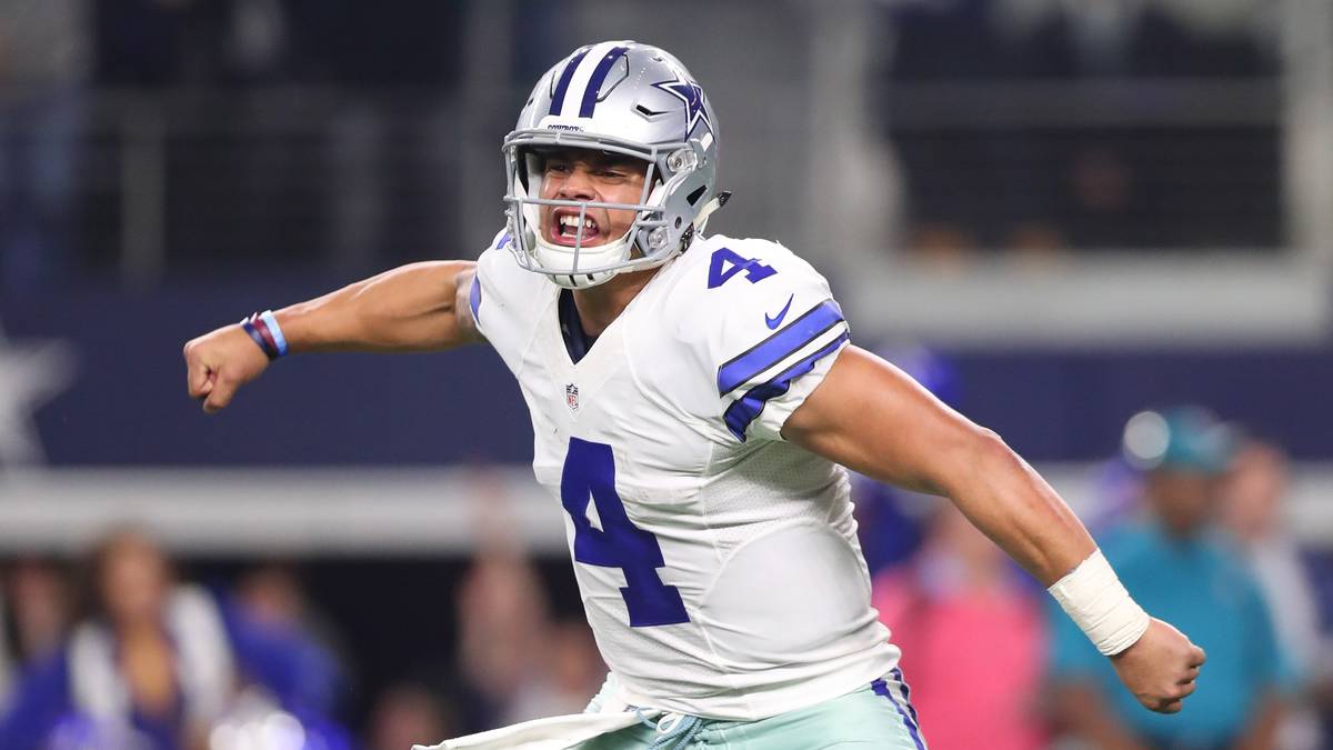 PLATZ 14 - DAK PRESCOTT (Dallas Cowboys, Quarterback): In seiner Rookie-Saison schafft Prescott sofort den Sprung in die Top 20. In Woche sechs schreibt er Geschichte, bringt den 176. Pass in Folge ohne Interception an den Mann - und übertrumpft damit sogar Tom Bradys Rekord zum Start seiner NFL-Laufbahn
