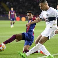 Der französische Meister um Superstar Kylian Mbappe gewinnt beim FC Barcelona nach Rückstand und zieht zum vierten Mal in die Vorschlussrunde ein.