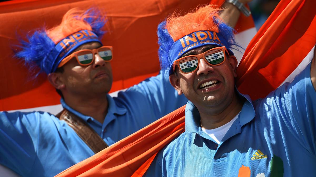 Die indischen Fans geben alles um ihr Team nach vorne zu treiben...
