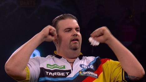 Gabriel Clemens zieht souverän in die dritte Runde der Darts-WM ein. Gegen das niederländische "Dark Horse" Wessel Nijman lässt der einstige WM-Halbfinalist gar nichts anbrennen. 