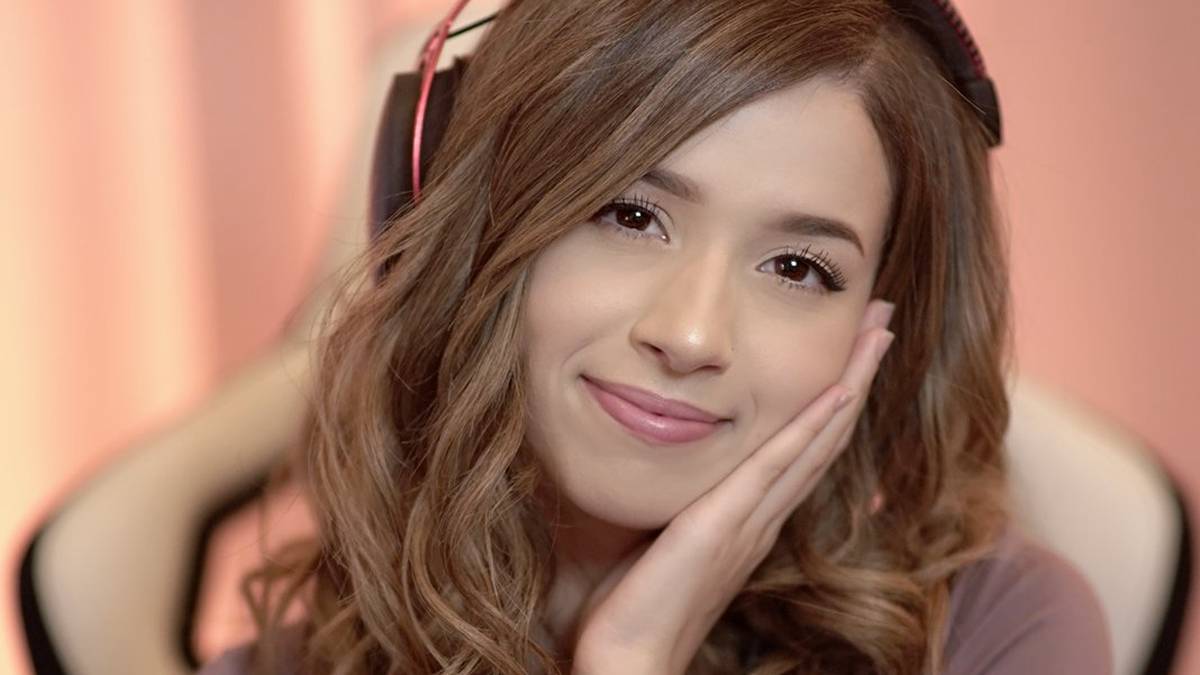 POKIMANE - 2 Millionen Follower: Die 22-Jährige gebürtige Marokkanerin ist die erfolgreichste weibliche Streamerin auf Twitch. Zu Beginn ihrer Streaming-Karriere studierte sie noch Chemieingenieurwesen in Kanada, wo sie aufwuchs. Um sich voll und ganz auf ihre Online-Aktivitäten konzentrieren zu können, brach sie das Studium ab. Sie ist vor allem für  ihre Gaming und ASMR auf Twitch und Youtube bekannt. Derzeit lebt sie mit anderen bekannten Content-Creatorn im OfflineTV Haus in LA