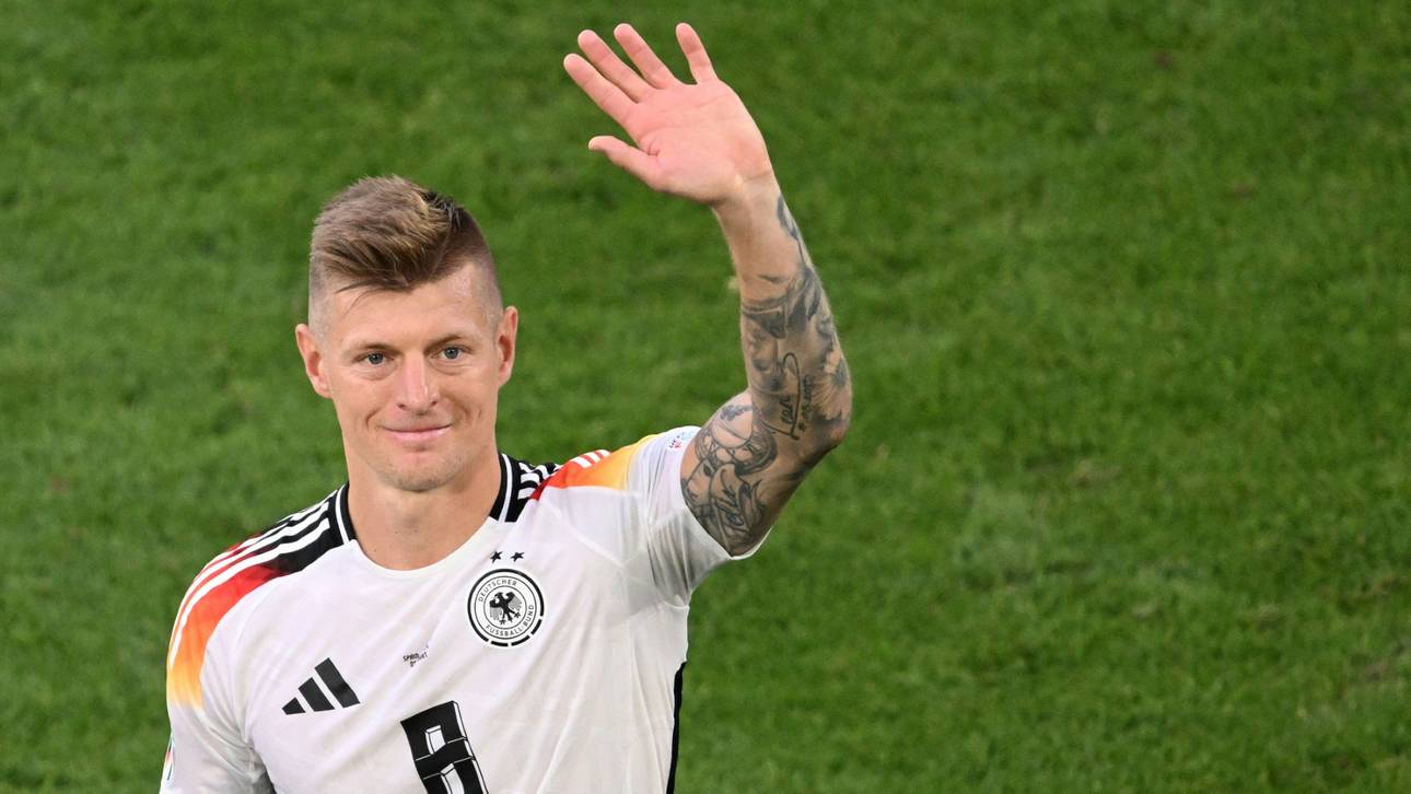 Kroos mit Bruder auf dem Platz