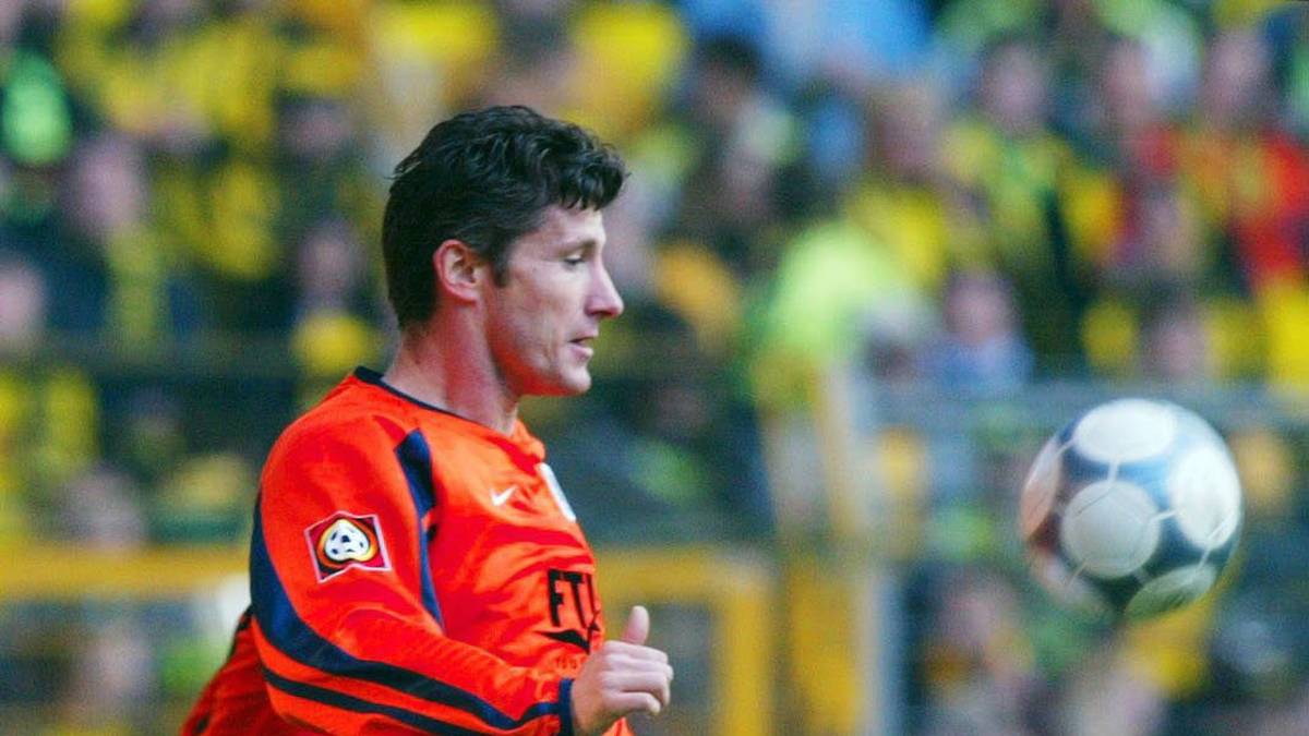 PLATZ 6 - DAVOR SUKER: Der aktuelle WM-Torschützenkönig wechselt zu 1860 München - heute unvorstellbar, im Januar 2002 Realität. Sogar ablösefrei kommt Suker von West Ham United, ist zu der Zeit aber auch schon 34 Jahre alt. Trotzdem reicht es in 25 Bundesligaspielen immerhin zu fünf Toren und fünf Assists