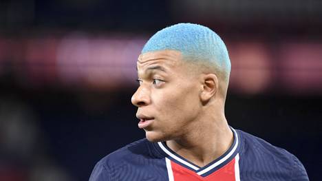 Für kommenden Sommer machen sich die europäischen Top-Klubs Hoffnungen auf Kylian Mbappé. Auch der FC Bayern hatte mal über den Weltmeister nachgedacht, wie Karl-Heinz Rummenigge einer französischen Zeitung verriet.
