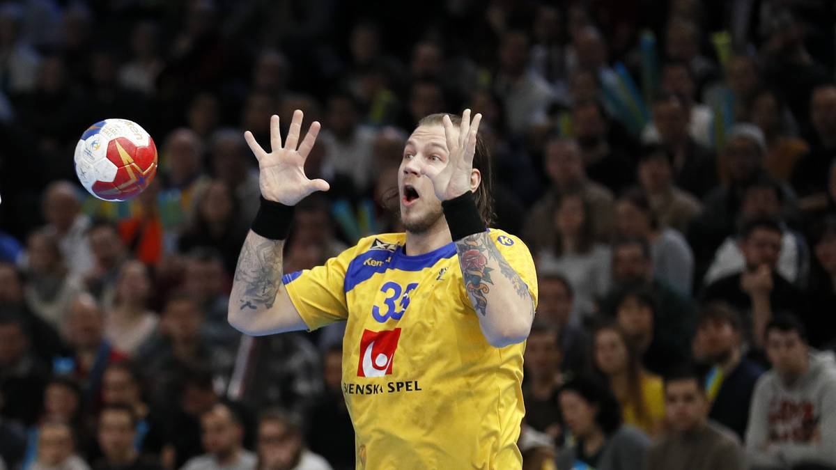 Schwedens Andreas Nilsson scheint den Ball schon zu erwarten