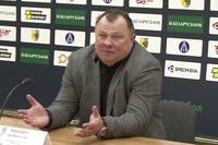 Während die Fußball-Welt in weiten Teilen stillsteht, wird in Weißrussland trotz des Coronavirus weiter gespielt. Der Trainer des FC Belshina hat dafür eine ganz einfach Erklärung.
