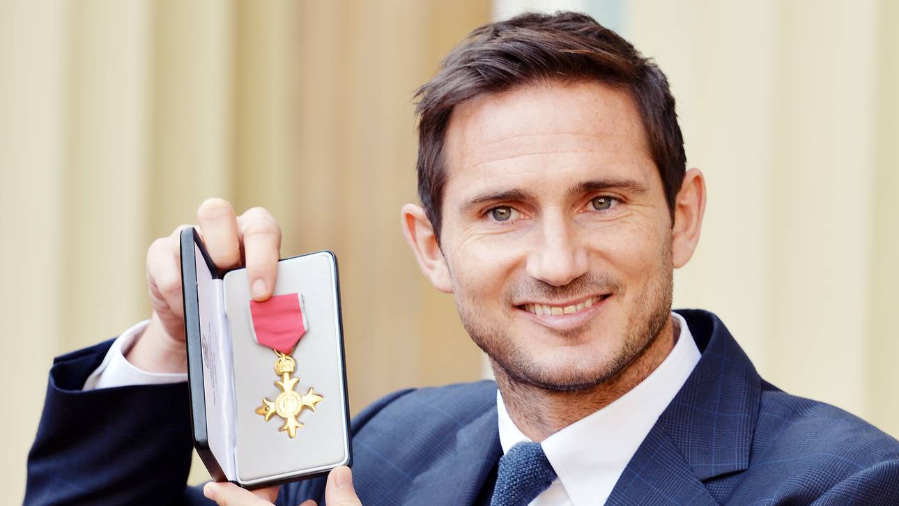 Prinz William zeichnet Lampard aus