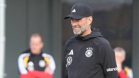 Jürgen Klopp will für den Erfolg beim DFB alle Beteiligten und Außenstehenden mit ins Boot holen. Doch liegt genau hier die Gefahr für den Bundestrainer?
