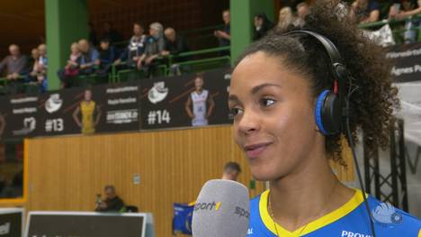Denise Imoudu und der SSC Palmberg Schwerin ziehen nach hartem Kampf in Suhl ins Halbfinale der Playoffs ein. Nach der Partie erklärt die Zuspielerinnen, welche Faktoren die Partie für Schwerin so schwer machten.