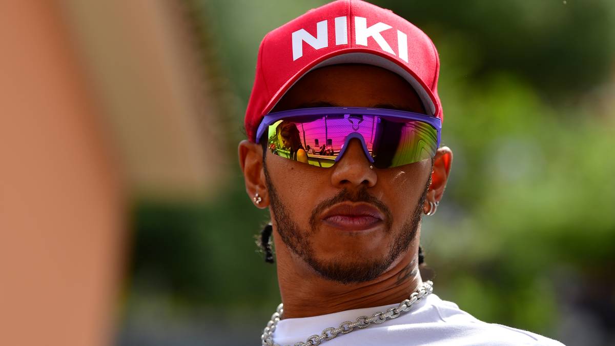 Doch Hamilton kann an diesem Wochenende auch ernst sein - denn der Tod von F1-Legende Niki Lauda geht auch am Briten nicht spurlos vorüber