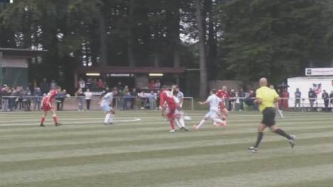 Erster Spieltag in der Westfalenliga: Weltmeister Kevin Großkreutz und Ex-Nationalspieler David Odonkor feiern mit dem TuS Bövinghausen einen Auftakt nach Maß.