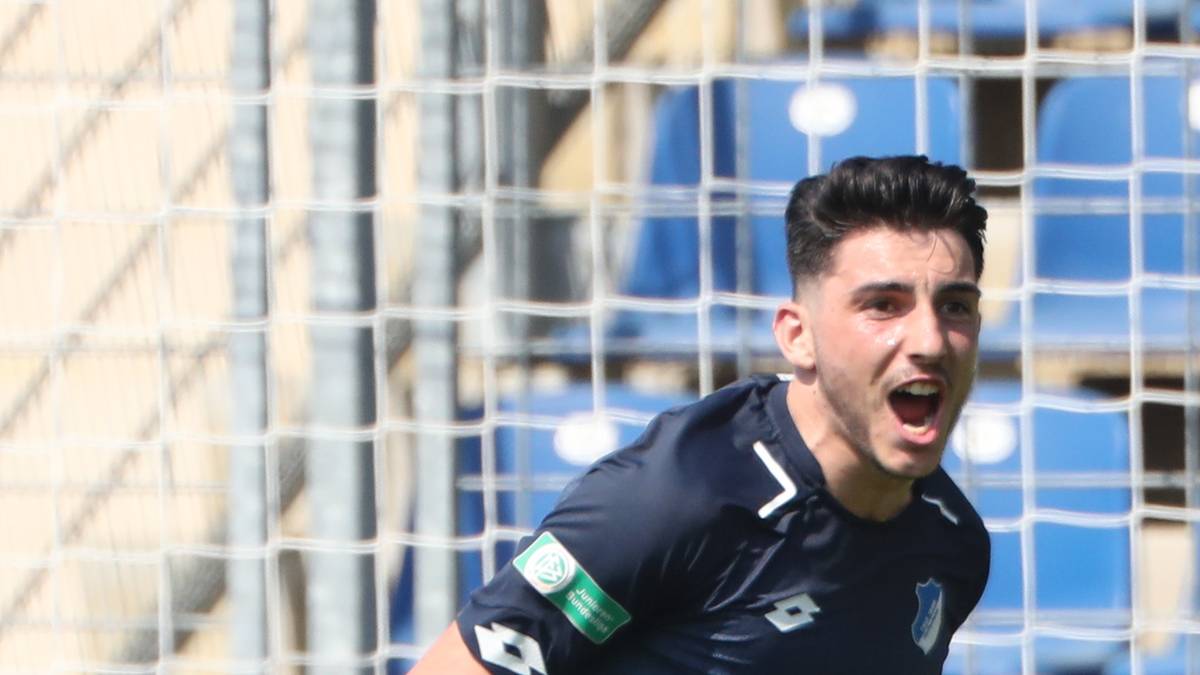 DOMENICO ALBERICO: Der 20-Jährige spielte ebenfalls schon für die zweite Mannschaft der TSG in der Regionalliga Südwest. 2019 gab er sein Debüt in der U20 Italiens
