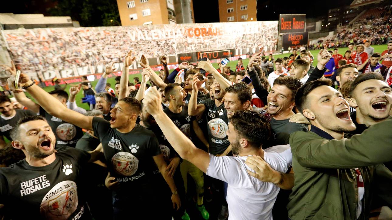 Vallecano und Huesca steigen auf