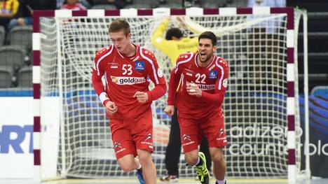 Mykola Bilyk (l.) und Markus Wagesreiter freuen sich über einen Treffer gegen den Iran