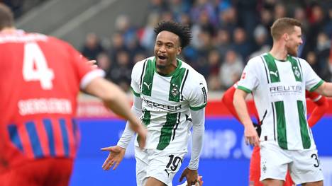 SPORT1 präsentiert die Top-10-Szenen vom 24. Spieltag der Bundesliga: Gladbachs Ngoumou schüttelt ein Zaubertor aus dem Fuß, Bochum-Keeper Horn sieht alt aus, der VfB Stuttgart schenkt im Topspiel den Sieg her.