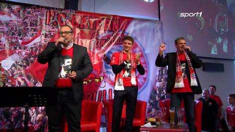 Aufgrund der Corona-Pandemie fallen die Fanklub-Besuche des FC Bayern dieses Jahr aus. Die vergangenen Jahre gab es bei den Treffen einige kultige Momente.