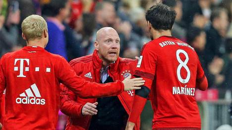 Matthias Sammer im Gespräch mit Javi Martinez