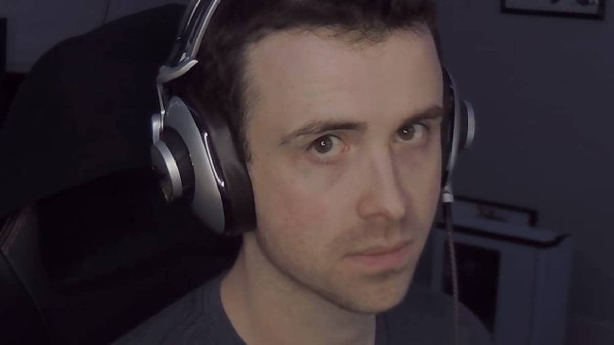 DR LUPO - 2,3 Millionen Follower: Den 31-Jährigen Ben aus Amerika kennen viele unter den Namen DrLupo. Vor allem durch seine Duo-Runden in Fortnite mit seinem Kollegen Ninja ist er bekannt geworden. Bevor er zu den Battle-Royale-Spielen Fortnite und PUBG gewechselt ist, streamte er hauptsächlich Destiny und H1Z1. Der Entertainer hat eine Frau und einen Sohn. Sein Streaming-Setup besteht aus sechs Monitoren