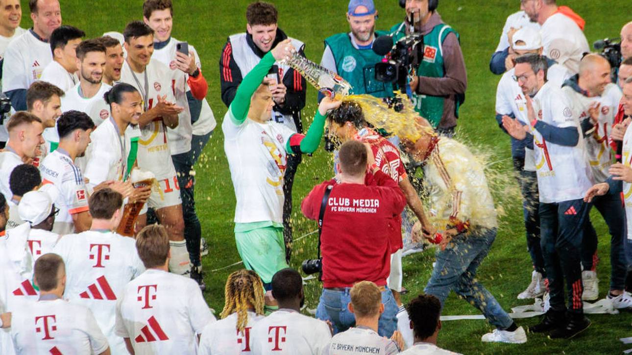  Manuel Neuer verpasste Thomas Müller die erste Bierdusche