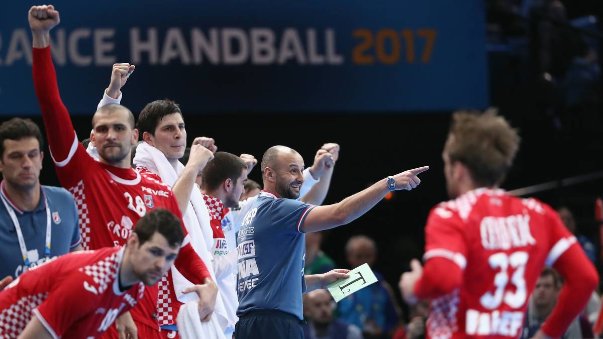 STEPHAN: Die Kroaten haben anfangs sehr gute Spiele gezeigt, aber gegen Schweden waren sie chancenlos. Das könnte der Knackpunkt für Kroatien gewesen sein. Duvnjak fehlt auch noch verletzt. Ich persönlich hoffe, dass sie als Gastgeber das Halbfinale erreichen - aber ich glaube, dass es für die Kroaten schwierig werden könnte