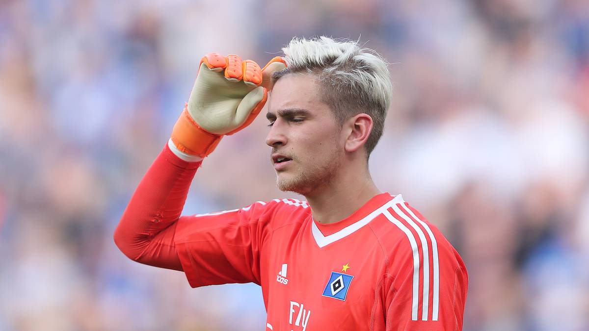 DIESE SPIELER SOLLEN BLEIBEN: Torwart JULIAN POLLERSBECK wurde unter Titz zum sicheren Rückhalt der Hamburger und kann sich vorstellen zu bleiben. Allerdings gehört er auch zu den Topverdienern und hat sich zuletzt für andere Klubs empfohlen. Sein Vertrag läuft noch drei Jahre