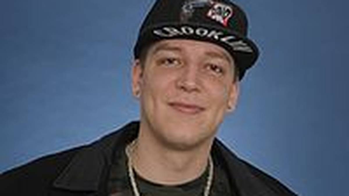 MONTANABLACK88 - 1 Millionen Follower: Der derzeit größte deutsche Streamer ist der 30-jährige Marcel Eris. Auf Youtube erzählte er in seinen Videos von seiner ehemaligen Drogensucht und wie er sie bekämpfte. Vor seiner Internet-Karriere absolvierte er eine Ausbildung zum Einzelhandelskaufmann. Heute streamt er vor Live-Publikum die Spiele Fortnite, PUBG, FIFA und Call of Duty