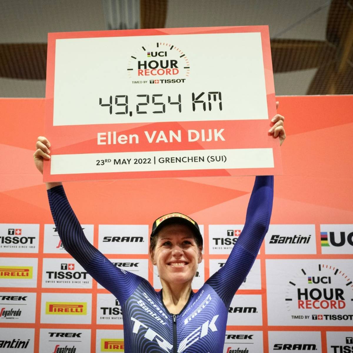Die Niederländerin Ellen van Dijk hat am Montag mit 49,254 Kilometern einen Stundenweltrekord im Bahnrad aufgestellt.