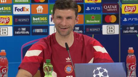 Der FC Bayern hat mit Jonas Urbig einen neuen Torhüter verpflichtet. Trainer Vincent Kompany erklärt, wie er mit ihm plant. Thomas Müller ist hingegen zu Scherzen aufgelegt.