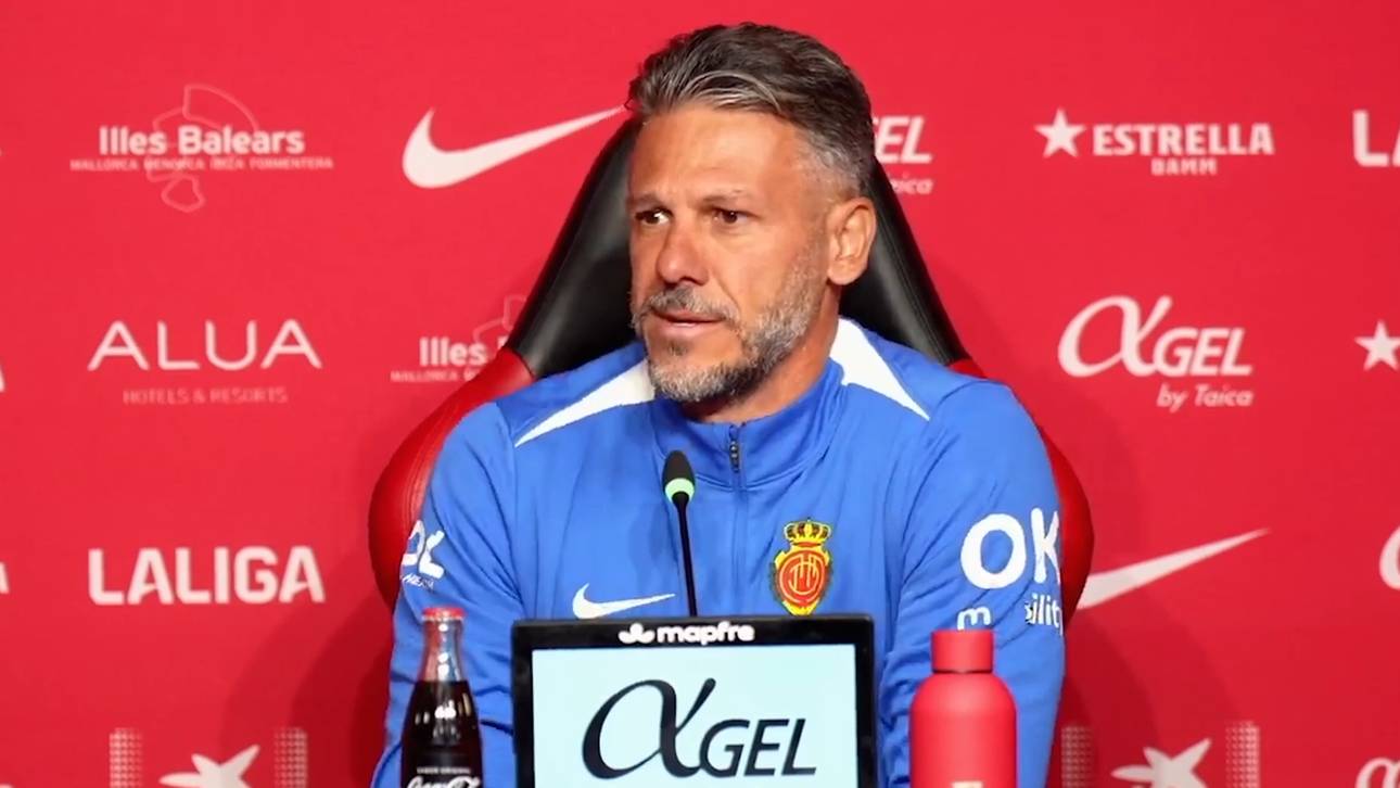 Demichelis wendet sich vor seiner Antwort an den Reporter