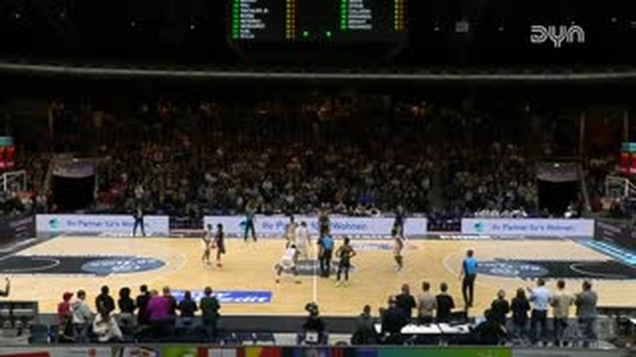 Spiel Highlights zu Basketball Löwen Braunschweig - SYNTAINICS MBC (1)