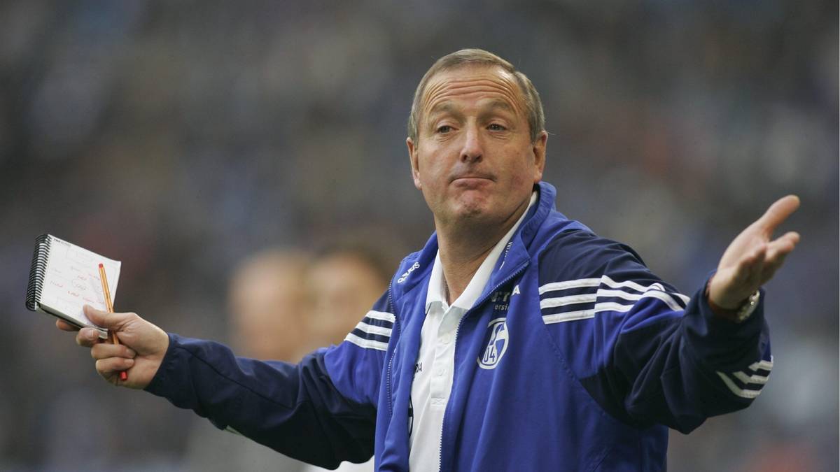 EDDY ACHTERBERG: Huub Stevens' langjähriger Co-Trainer war 2004 kurz als Chef gefordert. Er gestaltete den Übergang zwischen der Entlassung von Jupp Heynckes und der ersten Verpflichtung von Ralf Rangnick