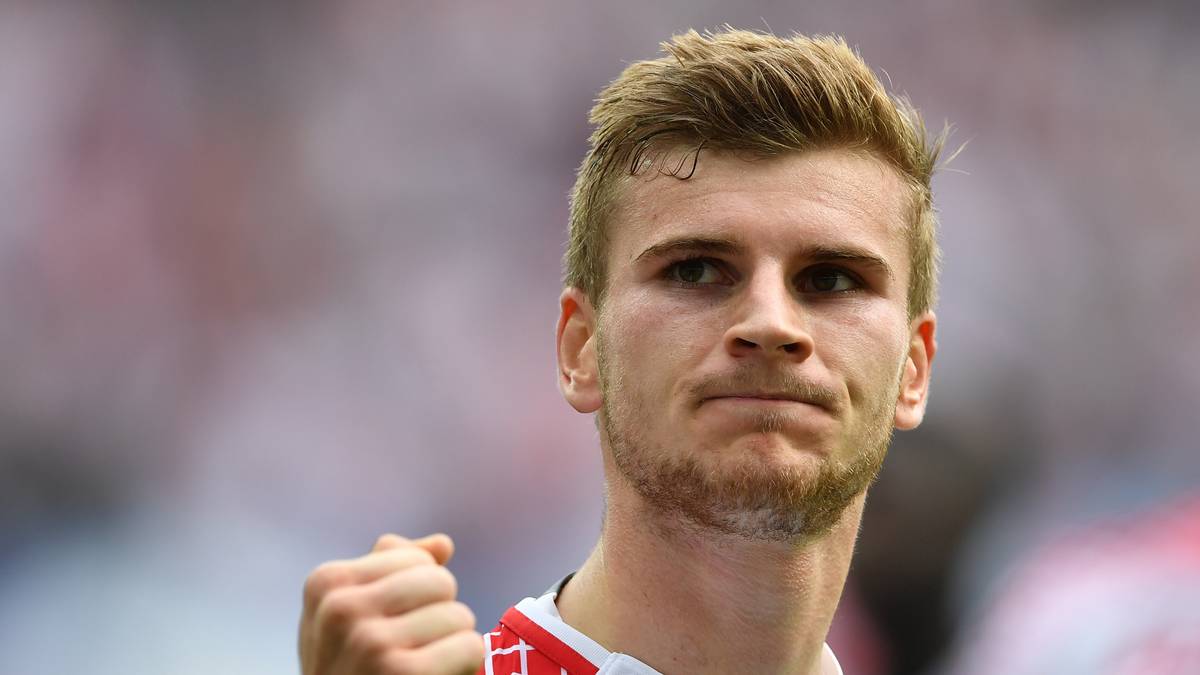 Bei Ligarivale RB Leipzig ist es mit Timo Werner ein ebenfalls sehr junger Spieler, der Fortnite auf den echten Rasen brachte. Er deutete an, die Axt, mit der in Fortnite gearbeitet werden kann, hinter seinem Rück hervorzuziehen