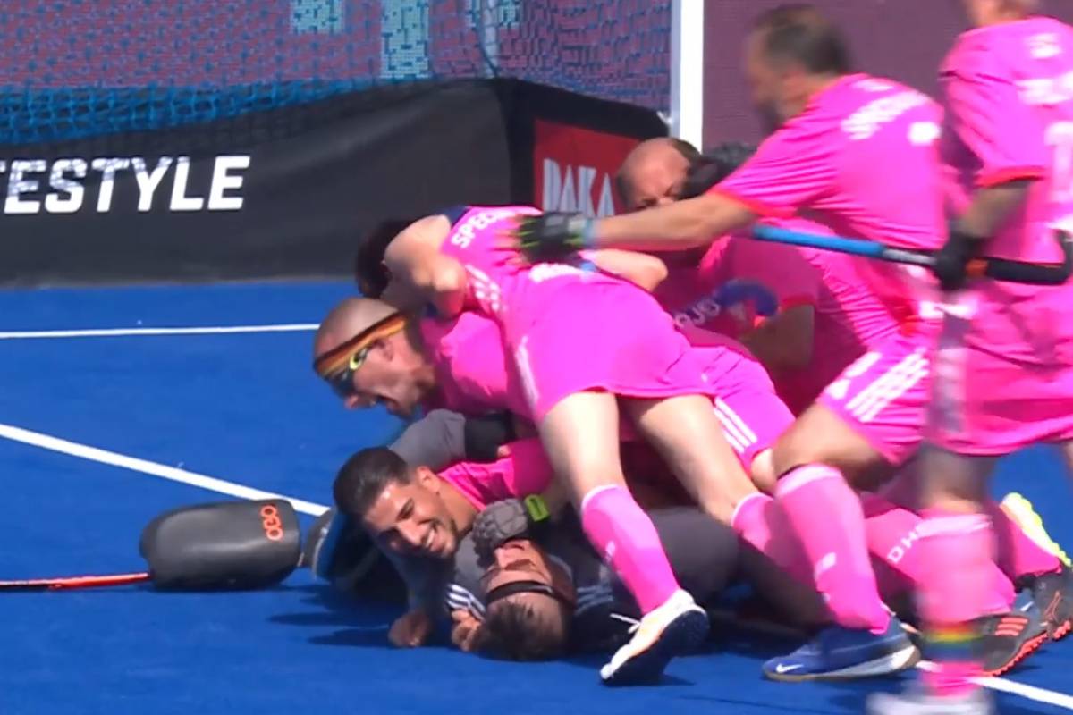 Deutschland hat sich die erste Medaille bei der Hockey-EM gesichert. Das Finale der Special-ID, der EM für Menschen mit geistiger Beeinträchtigung, entscheidet das DHB-Team mit 5:1 gegen England für sich.