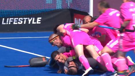 Deutschland hat sich die erste Medaille bei der Hockey-EM gesichert. Das Finale der Special-ID, der EM für Menschen mit geistiger Beeinträchtigung, entscheidet das DHB-Team mit 5:1 gegen England für sich.
