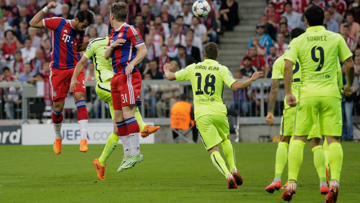 Bayern erwischt den erhofften Blitzstart und geht durch Mehdi Benatia nach einer Ecke 1:0 in Führung - da sind gerade mal sieben Minuten gespielt