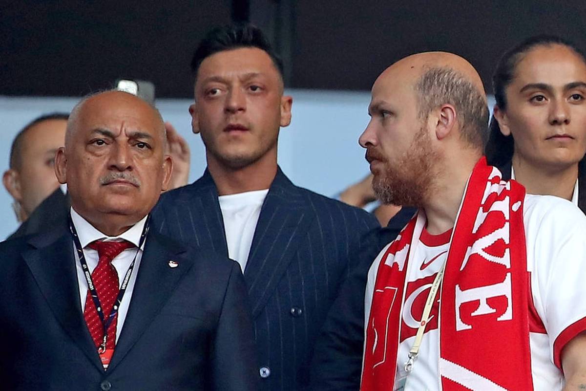 Özil euphorisiert von Transferrausch 