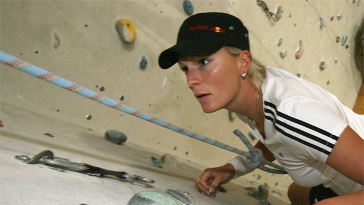Doch Höfl-Riesch beweist Kampfgeist und schuftet abermals für ihr Comeback. Auch der Besuch einer Kletterhalle gehört zum Rehaprogramm