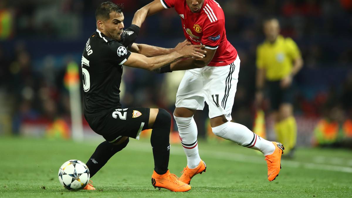 Denn Neuzugang und Rechtsverteidiger Miguel Layun ist in der Champions League nicht spielberechtigt. Daher muss Innenverteidiger Gabriel Mercado hinten rechts aushelfen. Über diese Seite sollte Bayern im direkten Duell also viel Druck ausüben