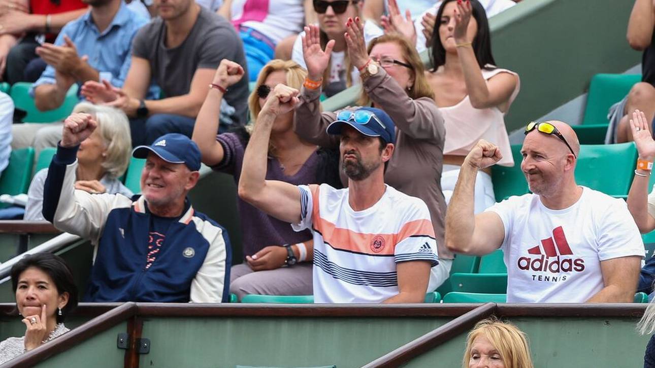 Hugo Gravil (M.) und Jez Green (r.) unterstützen Alexander Zverev auch bei den US Open von der Tribüne aus