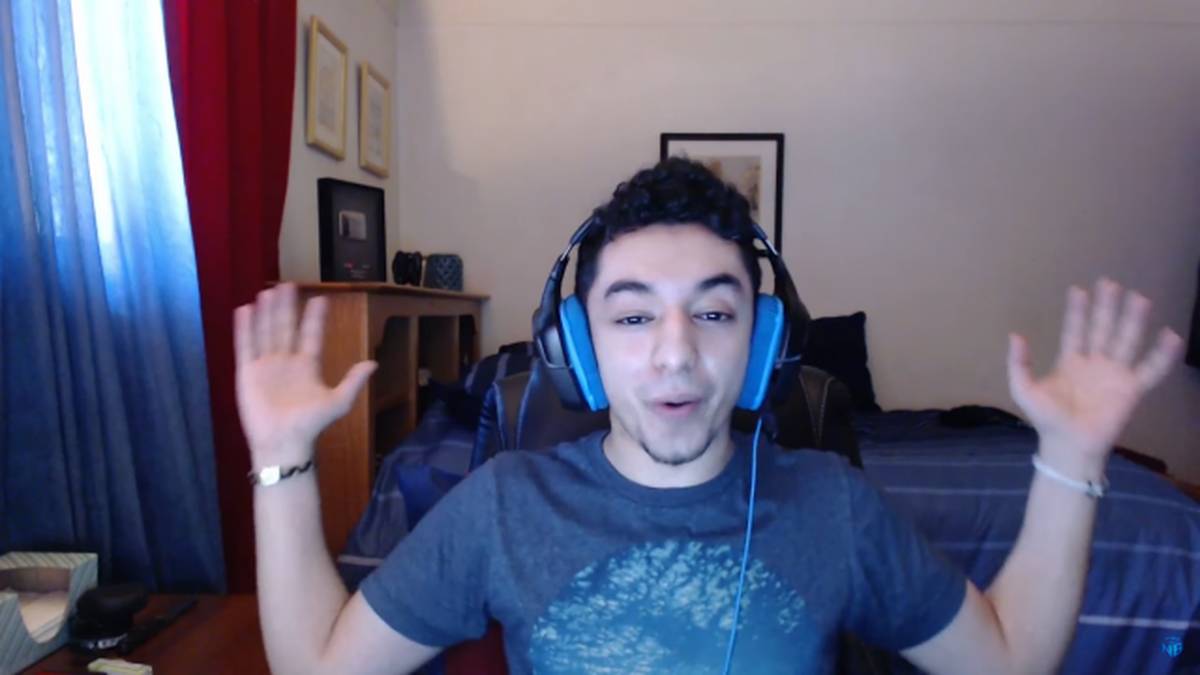 NIGHTBLUE3 - 2,2 Millionen Follower: Der League-of-Legends-Streamer und Youtuber Rabia "Nightblue3" Yazbek ist vor allem für seine lehrreichen Streams bekannt. Lange Zeit war sein Gesicht unbekannt und so enstand in der LoL-Community ein Meme daraus, dass sein Name mit allen möglichen (auch bekannten) Gesichtern in Verbindung gebracht wurde. Das Geheimnis enthüllte er 2016 dann in einem Youtube-Special zu den 1 Millionen Subscribern . Von Januar 2014 bis Mai 2014 stand der Amerikaner mit libanesischen Wurzeln bei der größten LoL-Organisation in Nordamerika TSM unter Vertrag