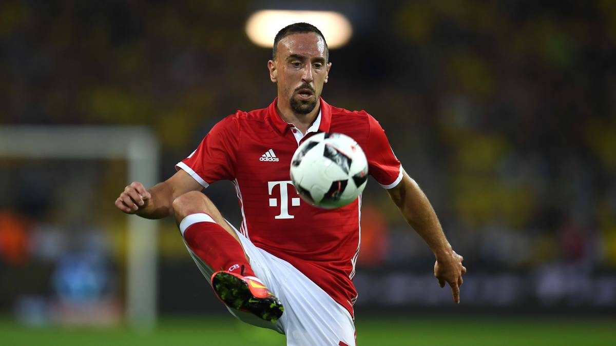 Franck Ribery mit Heiligenschein? Mitnichten! Der Franzose des FC Bayern ist im Supercup bei Borussia Dortmund alles andere als lieb und nett und zeigt sich - wie schon im DFB-Pokal-Finale  - als Hitzkopf