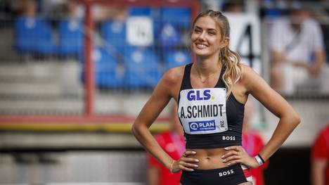 Die Leichtathletin Alica Schmidt präsentiert auf ihrem TikTok-Account die Kleiderauswahl des deutschen Olympiateams 