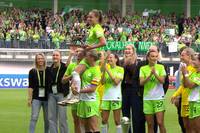 Dominique Janssen wird den VfL Wolfsburg nach fünf Jahren verlassen. Sie spricht über den emotionalen Abschied und lobt Ewa Pajor in den höchsten Tönen.