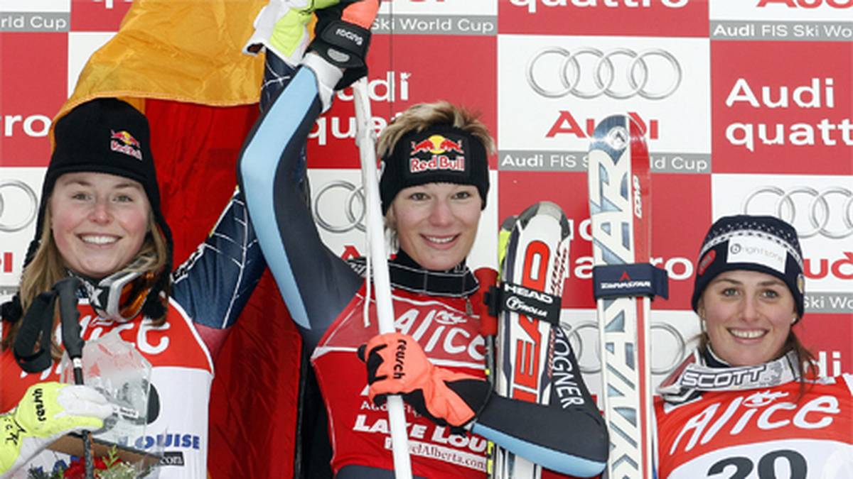 Zu Beginn der Saison kehrt die gelernte Zollbeamtin dann mit einem Paukenschlag auf die Piste zurück. Etwas überraschend gewinnt sie gleich die erste Weltcupabfahrt der Saison und meldet sich in der Weltspitze zurück. Bis zum Ende der Saison bleibt es zwar die einzige Podestplatzierung...