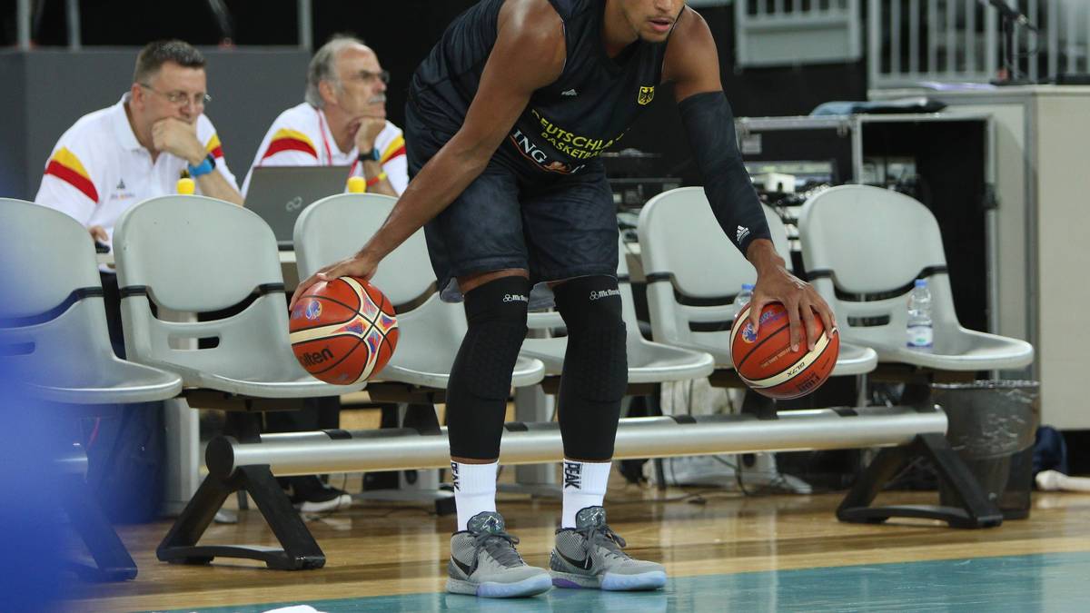 Alex King (ALBA Berlin, 200 cm, Forward, geb. 20.02.1985, 27 Länderspiele): Das Arbeitstier im DBB-Dress. King ist vielleicht nicht der eleganteste Basketball auf diesem Planeten, aber das ist dem ALBA-Kapitän herzlich egal. Der Big Man weiß, was er kann und erledigt effektiv seinen Job unter dem Korb. Zusätzlich verfügt King über einen passablen Dreier, mit er langsamere Gegner aus der Zone locken kann