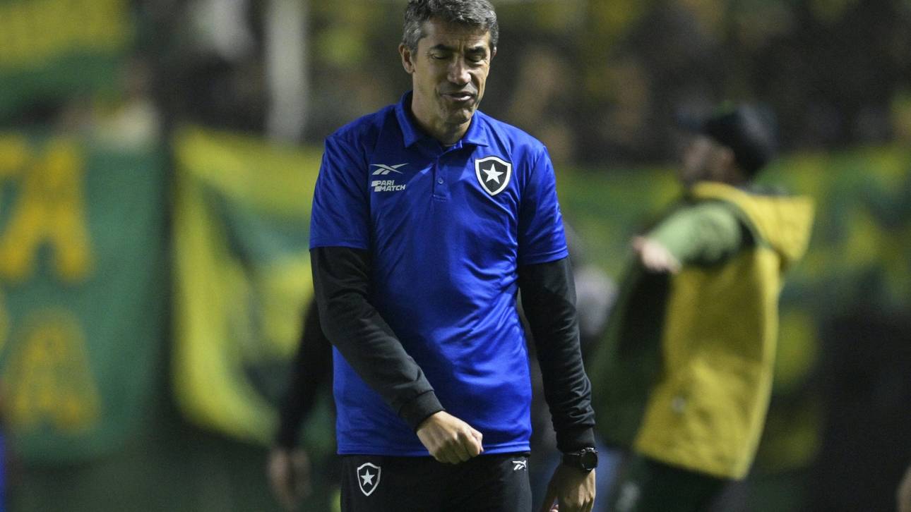 Trainer fliegt trotz Tabellenführung