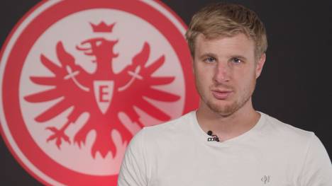 Martin Hinteregger gibt überraschend sein Karriere-Ende bekannt. Im Gespräch mit eintracht.tv erläutert er seine Entscheidung und nimmt Stellung zu seinem letzten Skandal.