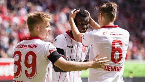 Florian Neuhaus (r.) und Ihlas Bebou (M.) sorgten für die Tore gegen Kaiserslautern